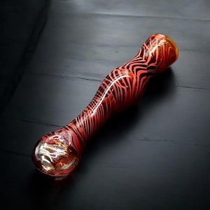 Golden Swirl Hand-Blown Glass Chillum Pipe – 3.5”–3.8” – Colorful Glass Pipes