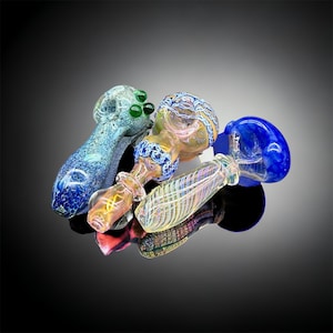 Pipe mystérieuse en verre soufflé à la main - Designs uniques et uniques