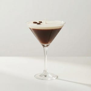 Candela Espresso Martini in un bicchiere – Candela profumata estetica in stile cocktail – Regalo per gli amanti del caffè – Arredamento accogliente per la casa e l'estetica
