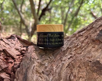 Bálsamo Bugged Out – Bálsamo botánico para exteriores para todas las edades / Limpio, nutritivo, sin DEET, con manteca de karité y aceites esenciales.