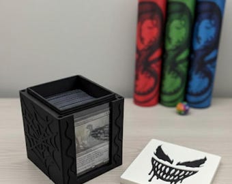 Caja de mazos MTG EDH / Caja de mazos con temática de simbionte, ranura de exhibición Commander con cargador superior / organizador de cartas de juegos de fantasía con tapa magnética