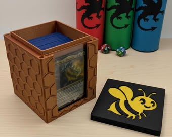Coffre de pont MTG EDH | Fente pour vitrine Deck Box Commander sur le thème des abeilles avec chargement par le dessus | Organiseur magnétique de cartes de jeu Top Fantasy