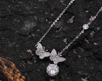 Fjärilsberlockhänge med kedja – Naturinspirerade smycken | 925 sterlingsilver | Moissanitdiamant