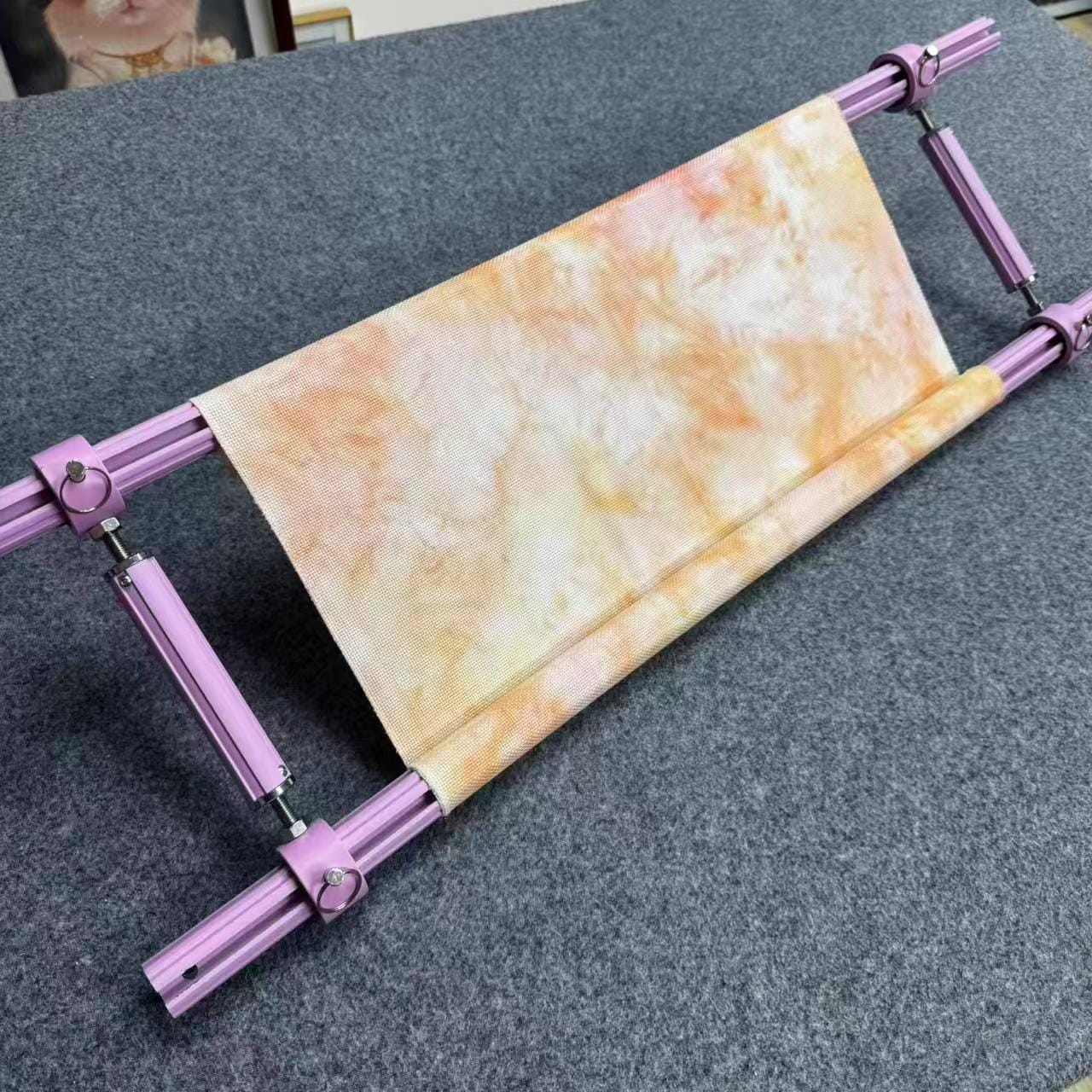 Borduurstandaard, houten verstelbare kruissteekframestandaardhouder met 4 draaibare laden, desktopclip en 6 inch borduurringen voor kunstnijverheid naaien Borduurstandaard, houten verstelbare kruissteekframestandaardhouder met 4 draaibare laden, desktopclip en 6 inch borduurringen voor kunstnijverheid naaien