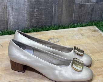Vintage Salvatore Ferragamo Boutique Beige Leather Pumps Gold Buckle Sz 9C