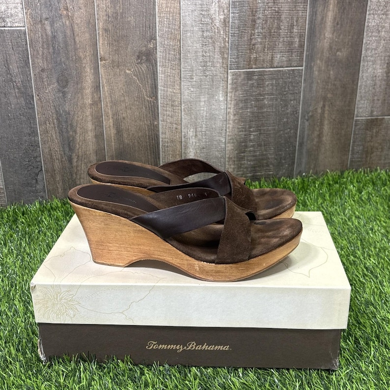 Tommy Bahama Wooden Say No Caffeine Italy Brown Leather Slide Sandals Women's 9M image 1