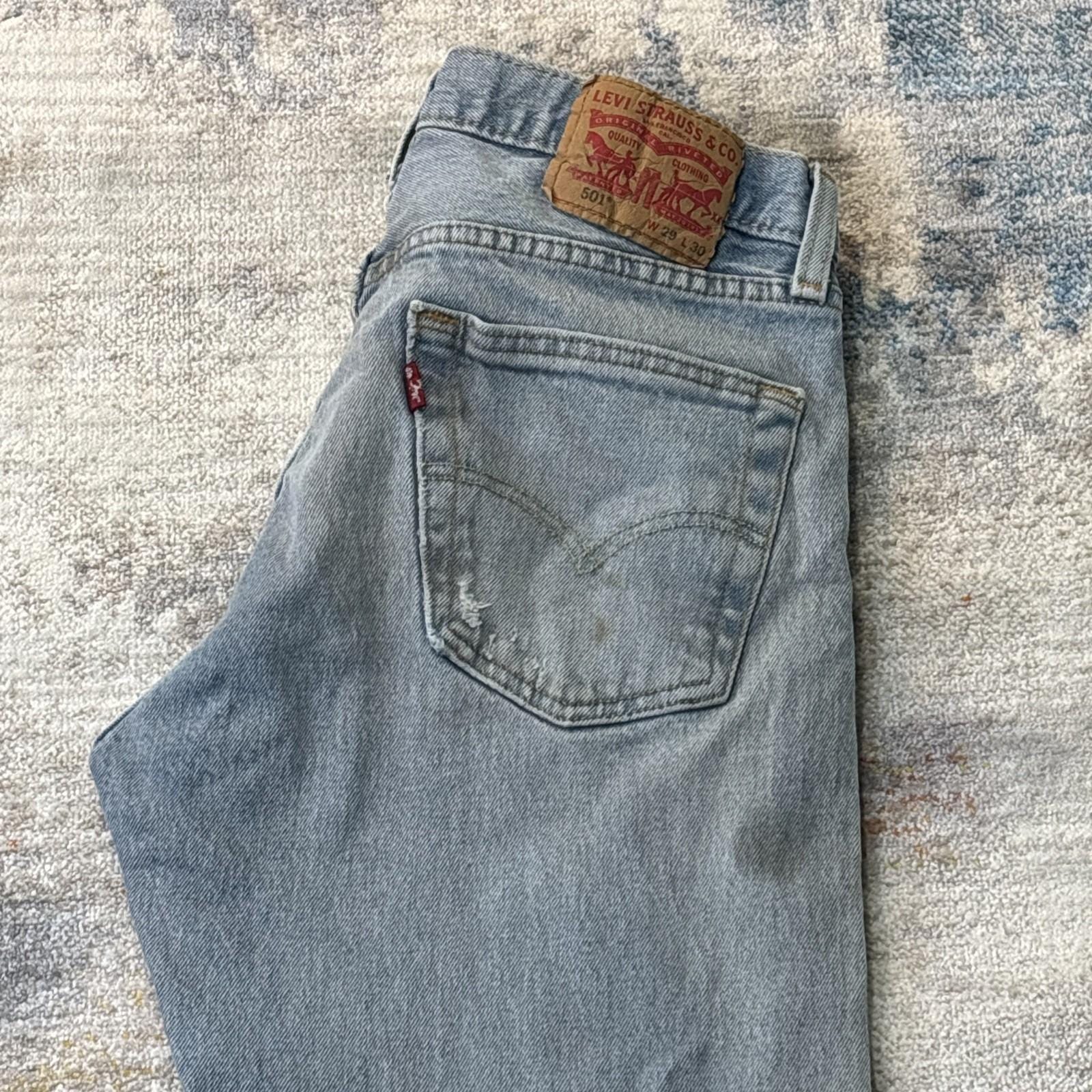 Jean LEVI'S 501 Bleu Denim - Taille W38 L30 - Coupe Droite, Bouton Fly - Occasion Très Bon état