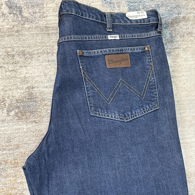 Vaqueros Wrangler Wanderer 622 de tiro alto y campana para mujer, 35 x 32, nuevo imagen 1