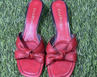 Vintage Cole Haan rode leren sleehak sandalen met knoop aan de voorkant, damesmaat 6,5 B