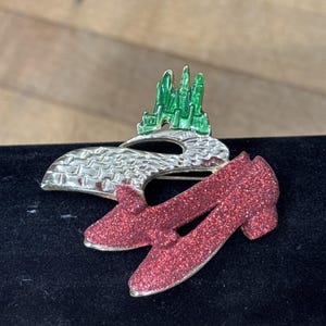 Vintage AJC Trollkarlen från Oz Rubin Slippers Emerald City Stor Brosch Pin Signerad