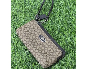 Coach Corner Zip Wristlet in Khaki, Signature Canvas FAST SHIPPING!