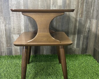Stolik kawowy MCM z dwoma poziomami, imitacja orzecha włoskiego, laminowany, w stylu mid-century modern
