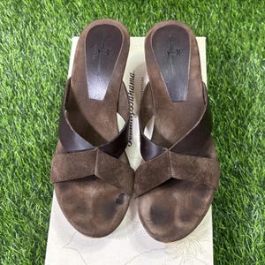 Tommy Bahama Wooden Say No Caffeine Italy Brown Leather Slide Sandals Women's 9M image 3