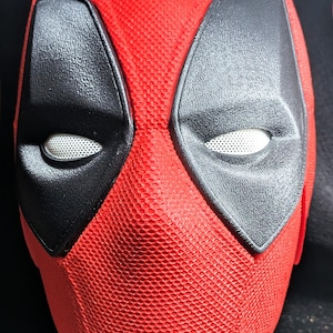 Great textured Deadpool Cosplay Helmet/Mask. 3D Printed with magnets installed.