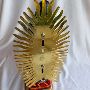 HUICHOL JUNGFRUN GUADALUPE mexikansk jungfru, huichol pärlbroderi, samlarobjekt huicholkonst. bild 4