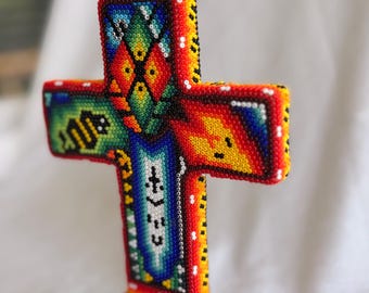 Handgjort Huichol-pärlkors | Mexikanskt folkkonstkors | Wixárika andlig dekor | Färgglad inhemsk konst | Altare- och väggdekor