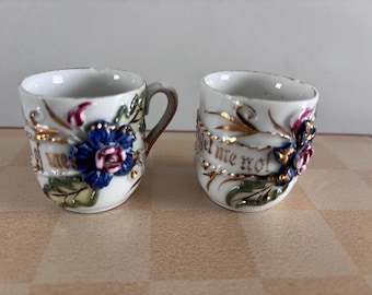 Zestaw 2 zabytkowych tureckich filiżanek do kawy lub herbaty Demitasse z niemieckim wzorem kwiatowym