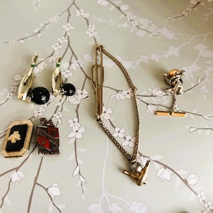 Vintage Lot of Six Duckpin / Ten Pin Bowling Tie Clips, Chain and Pins Cira 1970s - 80s