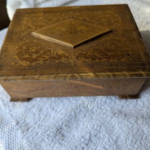 Vintage wooden Musical Music jewellery Box inlaid design from Sorrento Italy