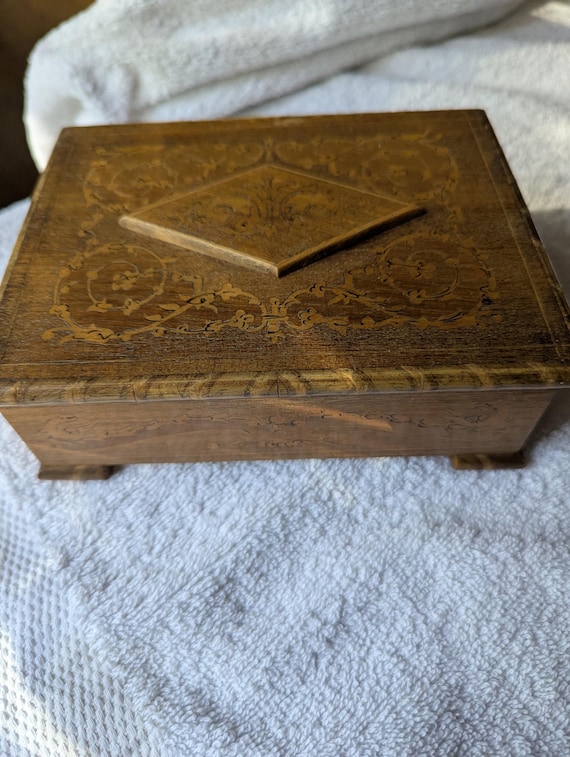 Vintage wooden Musical Music jewellery Box inlaid… - image 1