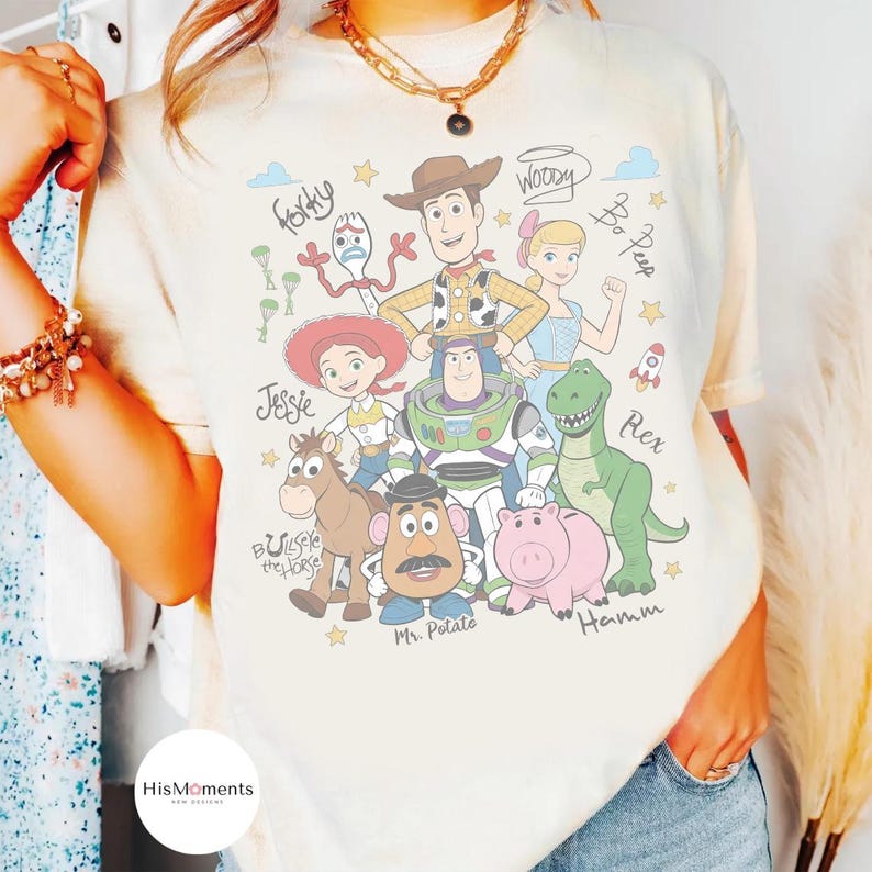 T-shirt vintage Toy Story Signatures Comfort Colors, T-shirt rétro 1928 « You've Got A Friend In Me », Cadeau assorti pour des vacances en famille à Disneyland et Walt Disney World image 1