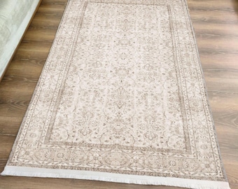 Beige blommig chenillematta: Blekt vintagestil, tvättbar matta