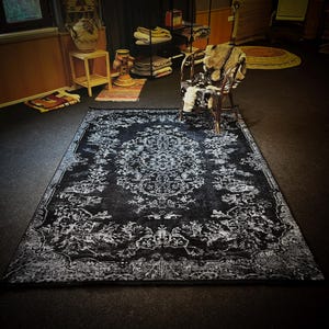 Handwoven Gothic Style Rug: Vintage Inspired, Non-Slip & Machine Washable