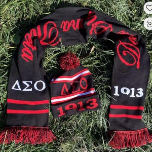 Conjunto de gorro y bufanda de invierno Delta Sigma Theta (griego, rojo o negro) para clima frío imagen 3