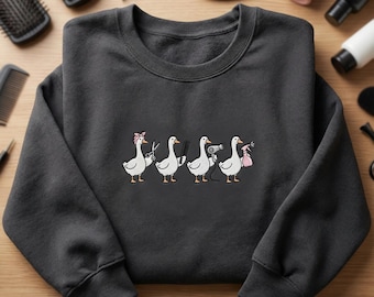 Sudadera con capucha de ganso de peluquero bordado, divertida sudadera con capucha para peluquero, regalo para estudiantes de cosmetología, ropa de peluquero, adorable sudadera con cuello redondo de peluquero.