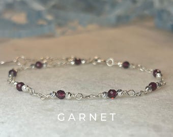 Pulsera de plata de ley personalizada con piedra de nacimiento de enero y granate