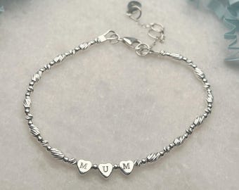 Pulsera de plata de ley con dije de corazón grabado "Mamá" personalizada