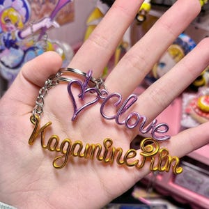 Chaveiro de metal personalizado com nome, chaveiros de letras personalizadas, nomes artesanais, pingente de bolsa artesanal, chaveiros femininos, presente de aniversário para ela/ele