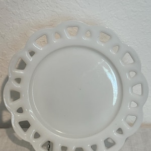 VINTAGE HAZEL ATLAS Milk Glass Lace Edge Dessert Luncheon Salad Plate