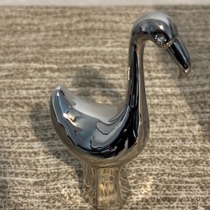 VTG Elegant Swan Ring Holder Silver Finish, animal lovers must have