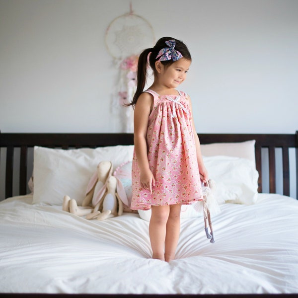 Adelaide Pyjama Set PDF Schnittmuster, einschließlich Grössen 12 Monate – 14 Jahre, Mädchen Schlafanzug Oberteil, Shorts, Hose & Nachthemd Schnittmuster