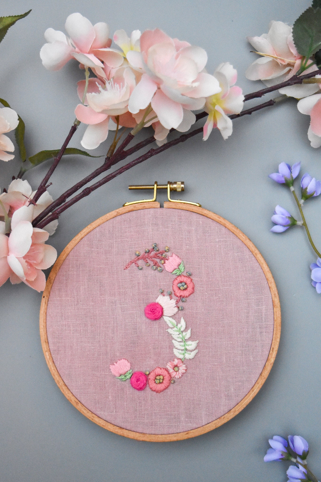 額　手刺繍です ロマーナ数字手刺繍 PDF パターン、0 から 9 までの数字、花の