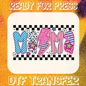 Transfert DTF Mama Lightning Bolt, damier rose preppy Mama prêt à presser, DTF rétro Mama, Mama néon, Mom Life, Design maman cool, DTF en vrac
