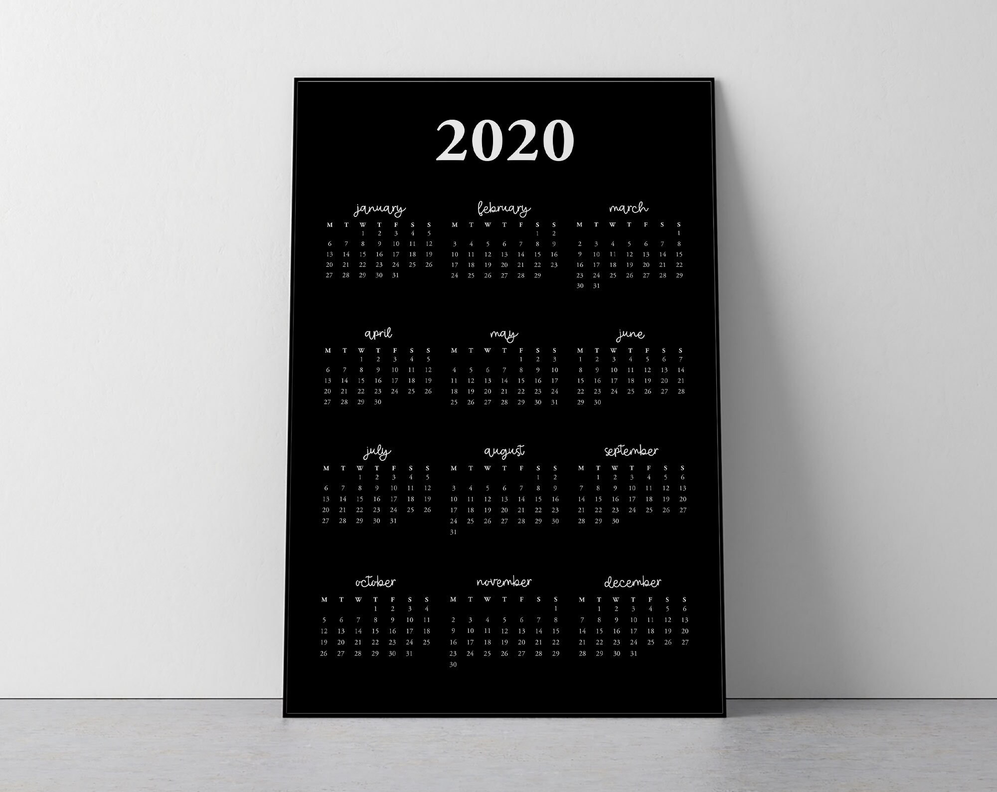 Календарь 2025 года черный