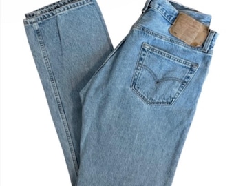 W34” L33" Levi's 501 vintage jeans (34" measured waist = women’s denim size 31/32)