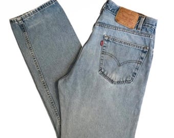 Jeans vintage Levi's 505 USA, taglia W34" L32.5" (girovita misurato 34" + girovita curvy = taglia 32 moderna da donna)