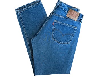 W31.5" L29" 501 ‘01 USA Levi's: medium wash (31.5" measured waist + curvy hip = modern women's size 29), vintage levis 501