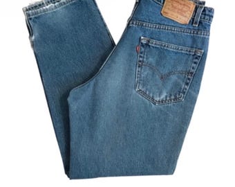 W32" L30" Levi's 550 vintage jeans (32" measured waist + curvy hip = women’s denim size 30, relaxed fit, straight leg