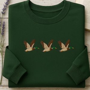 Embroidered Mallard Duck Sweatshirt: Vintage Style Nature Hoodie