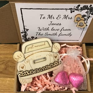 Cadeau de mariage pour l'heureux couple - Porte-cartes en bois - Souvenir personnalisé de M. et Mme - Voiture des mariés - Cadeau unique !