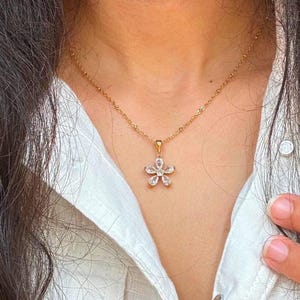 18K Gold Plated Flower Necklace, Waterproof,Non-Tarnish Pendant – Handmade Hypoallergenic Jewelry Gift for Her, Custom Length & Chain