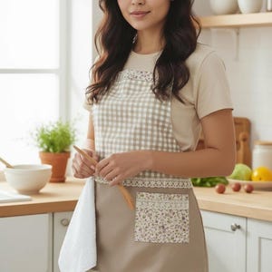 10-Piece Kitchen Apron Set: Waterproof Aprons, Tablecloth, & More