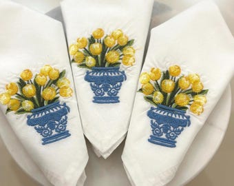Hand-Embroidered Linen Napkin Set – Natural Ecru Table Linen, Elegant Dinner Napkins, Handmade Embroidery