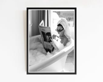 Mädchen in der Badewanne Poster, Schwarz Weiß Mode Wand Kunst (Digitaler Download)