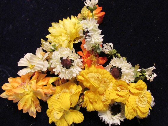 Vintage Millinery Flower 1" florets Primrose for Hat Wedding or Hair White ND7 