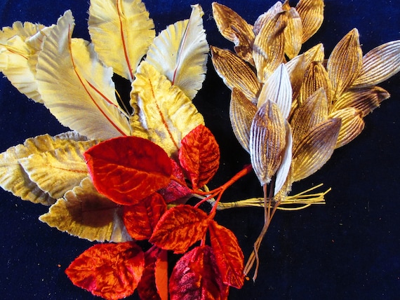 Vintage two-tone tan velvet leaf pattern Vintage Garden Velvet - Rebel Walls main image 2